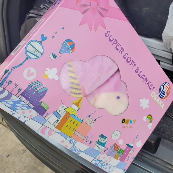 Blankets - Picture 2 of 16